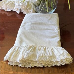 Ralph Lauren Cream 100% cotton Bromley queen flat embroidered edge sheet